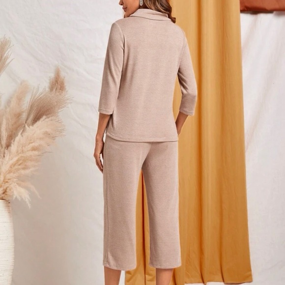 Draped Collar Tee & Capris Pants *NEW* - Picture 2 of 5